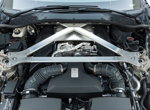 Aston Martin V8 Vantage Roadster 25