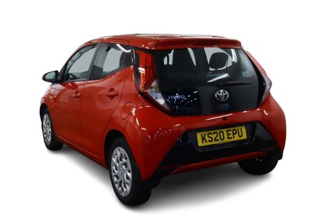 Toyota Aygo 1.0 VVT-i x-play Hatchback 5dr Petrol x-shift Euro 6 (71 ps) 4