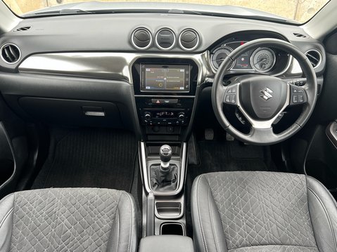 Suzuki Vitara SZ5 BOOSTERJET MHEV 10