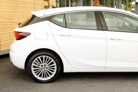 Vauxhall Astra ELITE NAV 6