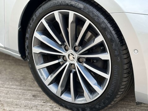 Skoda Superb 2.0 Superb Laurin & Klement TSi Semi-Auto 5dr 6