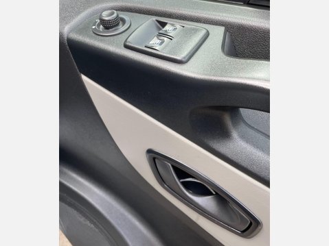 Renault Trafic 1.6 dCi 27 Business SWB Standard Roof Euro 6 5dr 19