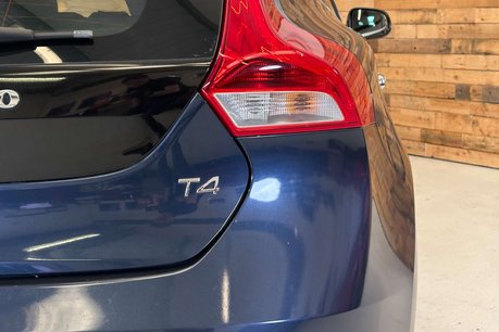 Volvo V40 1.6 T4 SE Lux Nav Hatchback 5dr Petrol Powershift Euro 5 (s/s) (180 ps) 76