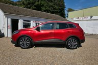 Renault Kadjar SIGNATURE NAV TCE AUTOMATIC..GLASS ROOF..9 SERVICES..1 FORMER KEEPER  9