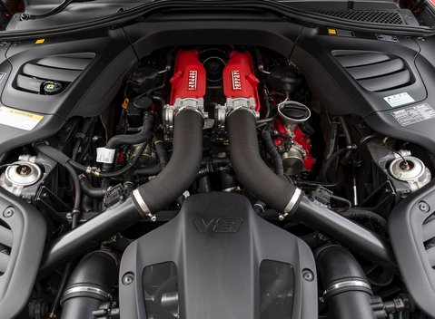 Ferrari GTC4 Lusso T 32