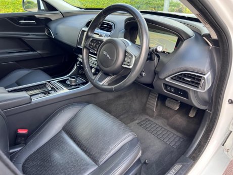 Jaguar XE 2.0i Portfolio Auto AWD Euro 6 (s/s) 4dr 12
