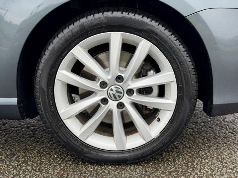 Volkswagen Passat 2.0 TDI BlueMotion Tech Executive Euro 5 (s/s) 5dr 20