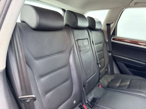 Volkswagen Touareg 3.0 Touareg V6 TSi Hybrid Auto 4WD 5dr 24