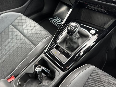 Volkswagen Golf 1.5 TSI R-Line Euro 6 (s/s) 5dr 17