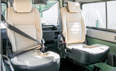 Land Rover Defender 90 Heritage 13