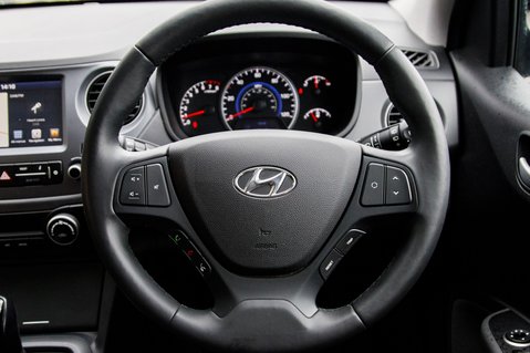 Hyundai i10 PREMIUM SE 14