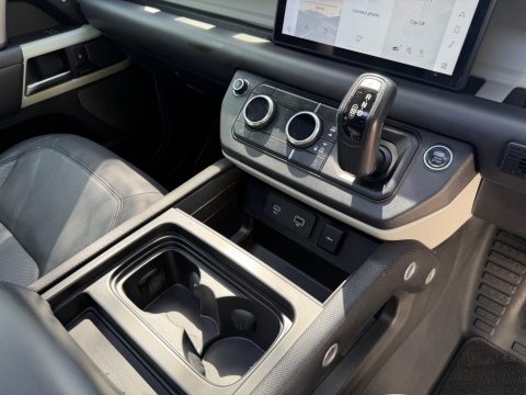 Land Rover Defender X-DYNAMIC S MHEV 22