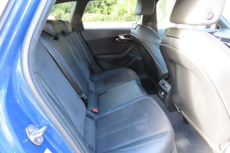 Audi A4 2.0 TDI 40 Black Edition Estate 5dr Diesel S Tronic quattro Euro 6 (s/s) (1 9