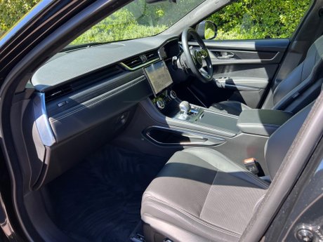 Jaguar F-Pace 2.0 D200 MHEV R-Dynamic HSE Black Auto AWD Euro 6 (s/s) 5dr 32