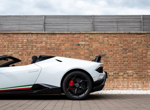 Lamborghini Huracan Spyder LP640-4 Performante 29