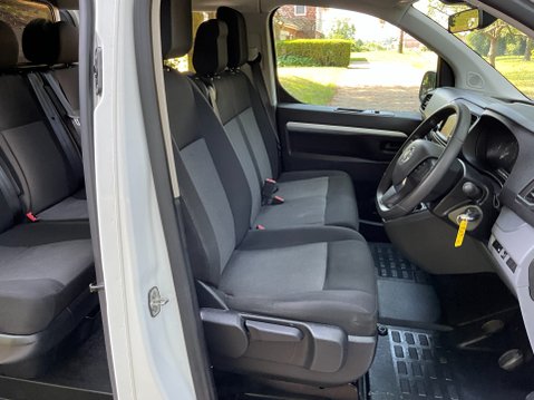 Vauxhall Vivaro 2.0 Turbo D 3100 Dynamic Crew Van L2 H1 Euro 6 (s/s) 5dr 10