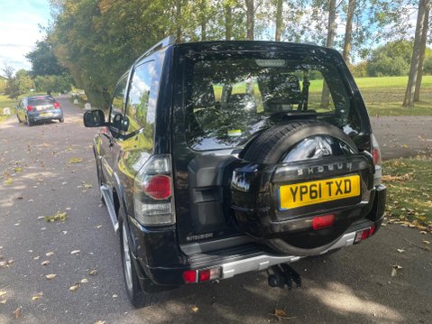 Mitsubishi Shogun 3.2 DI-DC Equippe Auto 4WD Euro 5 3dr SWB 14