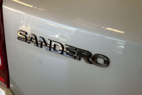 Dacia Sandero 1.5 dCi Laureate Hatchback 5dr Diesel Manual Euro 5 (90 ps) 22