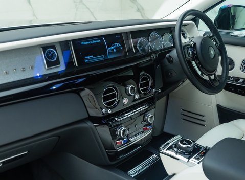 Rolls-Royce Phantom VIII 24