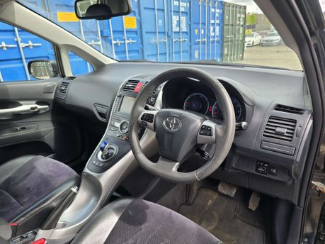 Toyota Auris 1.8 VVT-h T Spirit Hatchback 5dr Petrol Hybrid CVT Euro 5 (s/s) (136 ps) 18