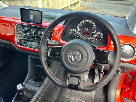 Volkswagen Up 1.0 GROOVE UP 5Dr 10