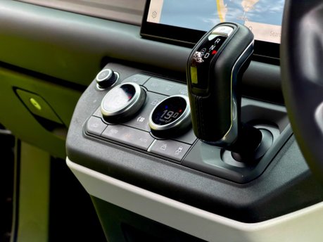 Land Rover Defender HARD TOP X-DYNAMIC HSE 12