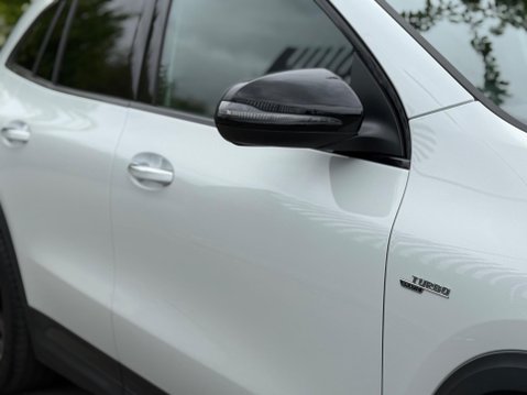 Mercedes-Benz GLA 2.0 GLA35 AMG (Premium) 8G-DCT 4MATIC Euro 6 (s/s) 5dr 31