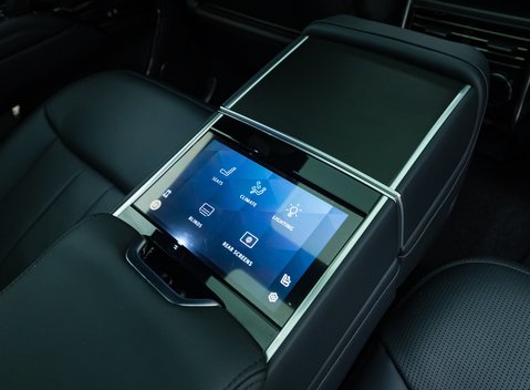 Land Rover Range Rover P530 SV 23