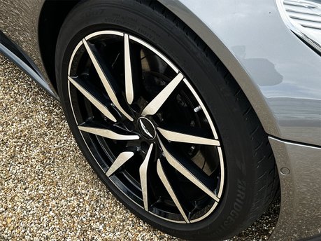 Aston Martin DB11 V12 32