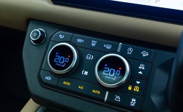 Land Rover Defender 90 D350 X-DYNAMIC HSE 22