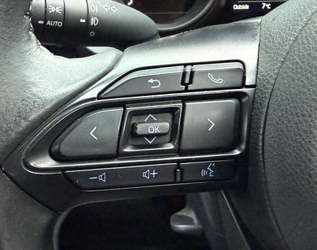 Toyota Yaris 1.5 Yaris Design HEV CVT 5dr 29