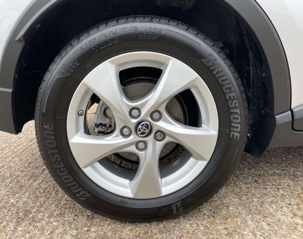 Toyota C-HR 1.8 C-HR Icon HEV CVT 5dr 13