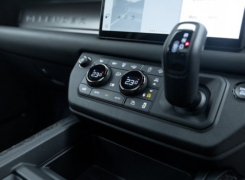 Land Rover Defender OCTA EDITION ONE 33