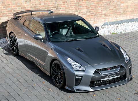 Nissan GT-R Prestige 8