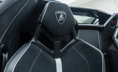 Lamborghini Aventador SVJ LP 770-4 ROADSTER 18