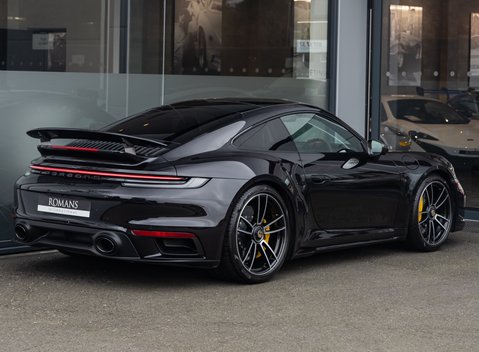 Porsche 911 Turbo S (992) 4