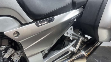 Yamaha FJR1300 ABS 2008 ONLY 22K NEW MOT SERVICED FULL LUGGAGE COMMUTER TOURER BIKE 40