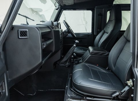 Land Rover Defender 90 XS 15