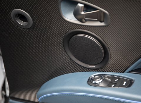 Aston Martin DBS Superleggera 21