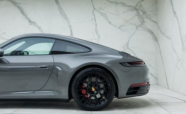Porsche 911 Carrera 4S 31