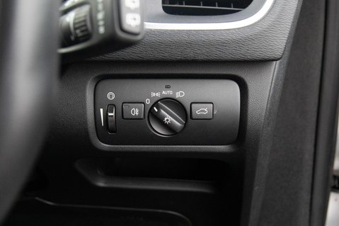 Volvo V40 T2 MOMENTUM 16