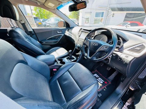 Hyundai SANTA FE 2.2 CRDi Blue Drive Premium SUV 5dr Diesel Manual 4WD Euro 6 (s/s) (7 Seat) 4
