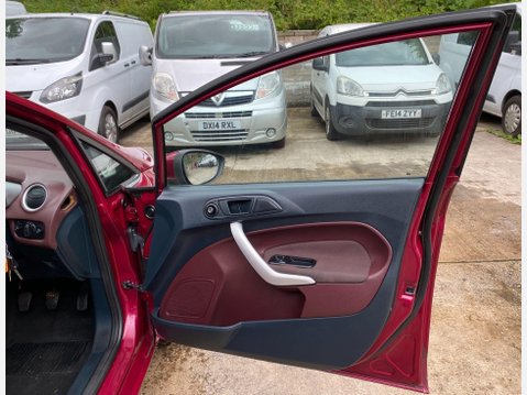 Ford Fiesta 1.4 Zetec Hatchback 5dr Petrol Manual (133 g/km, 94 bhp) 17