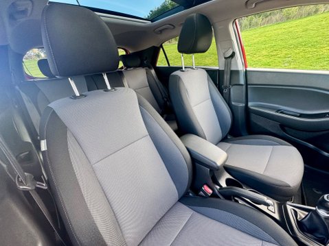 Hyundai i20 MPI PREMIUM SE NAV 16