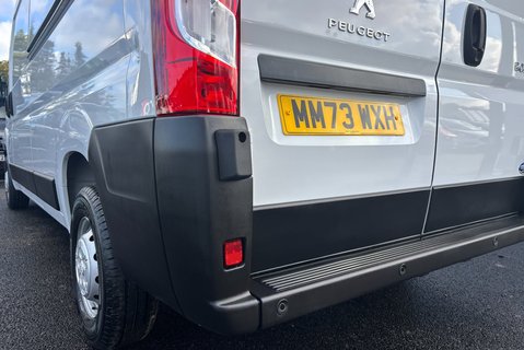 Peugeot Boxer BlueHdi 335 L3H2 Professional Premium Plus Panel Van 23