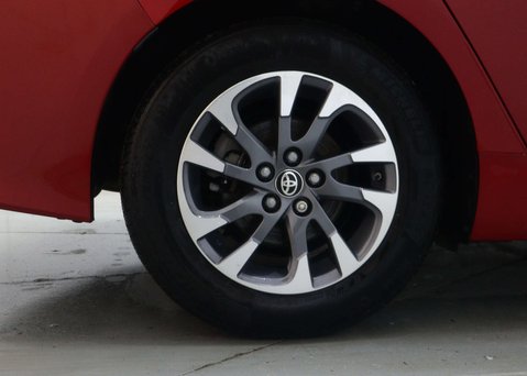 Toyota Prius 1.8 VVT 8.8kWh Business Edition Plus Hatchback 5dr Petrol Plug-in Hybrid CV 14