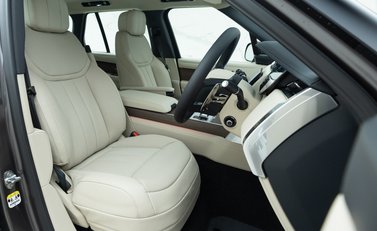 Land Rover Range Rover P460e SE 10