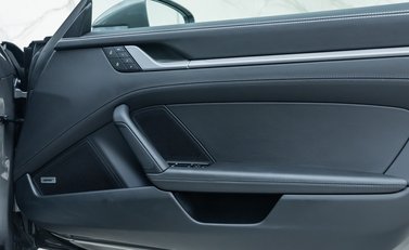 Porsche 911 Carrera 4S (992) 22