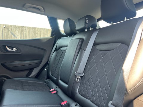 Renault Kadjar 1.3 TCe Iconic SUV 5dr Petrol Manual Euro 6 (s/s) (140 ps) 11