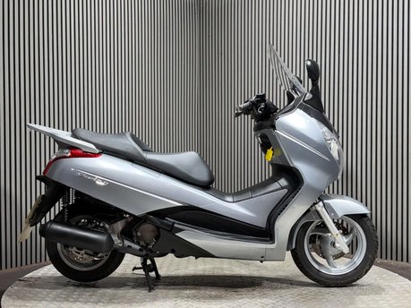 Honda Fes SILVERWING 2008 ONLY 415 MILES 1 OWNER MOT OCTOBER 2027 125CC